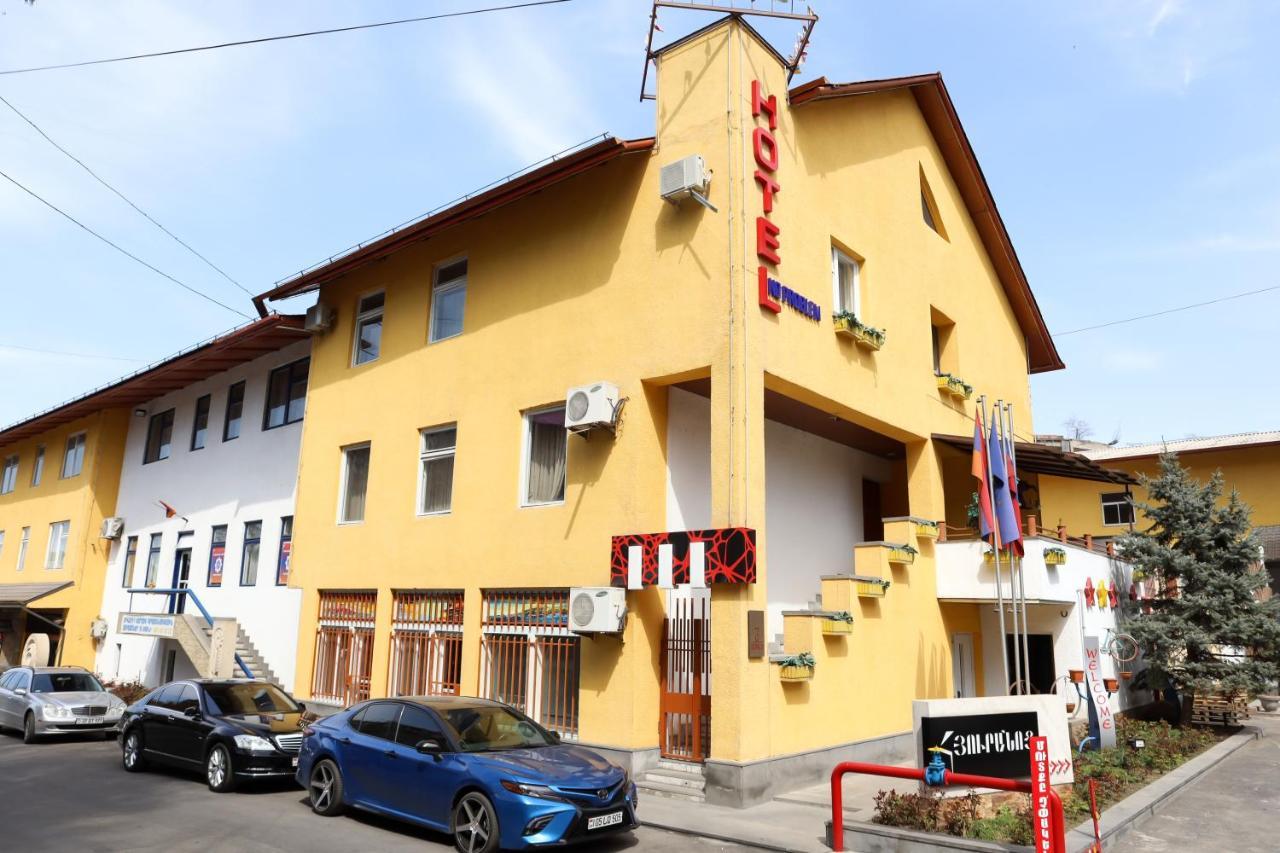 Hotel No Problem à Erévan Extérieur photo