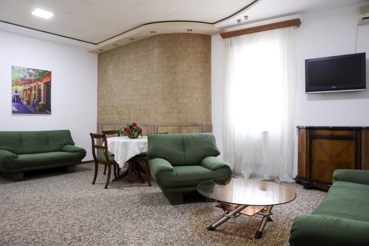 Hotel No Problem à Erévan Extérieur photo