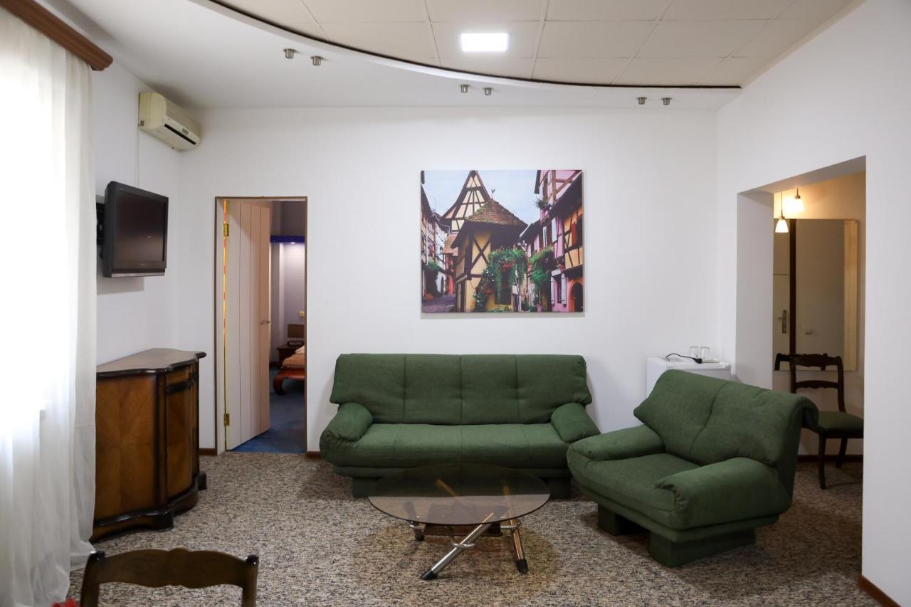 Hotel No Problem à Erévan Extérieur photo
