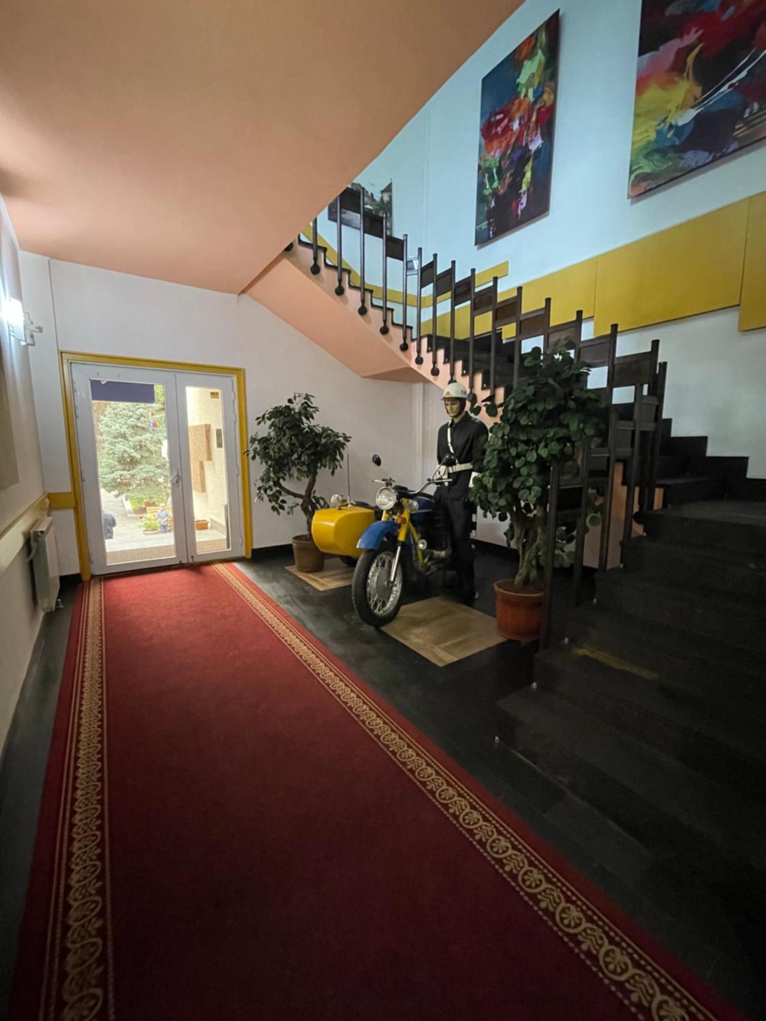 Hotel No Problem à Erévan Extérieur photo