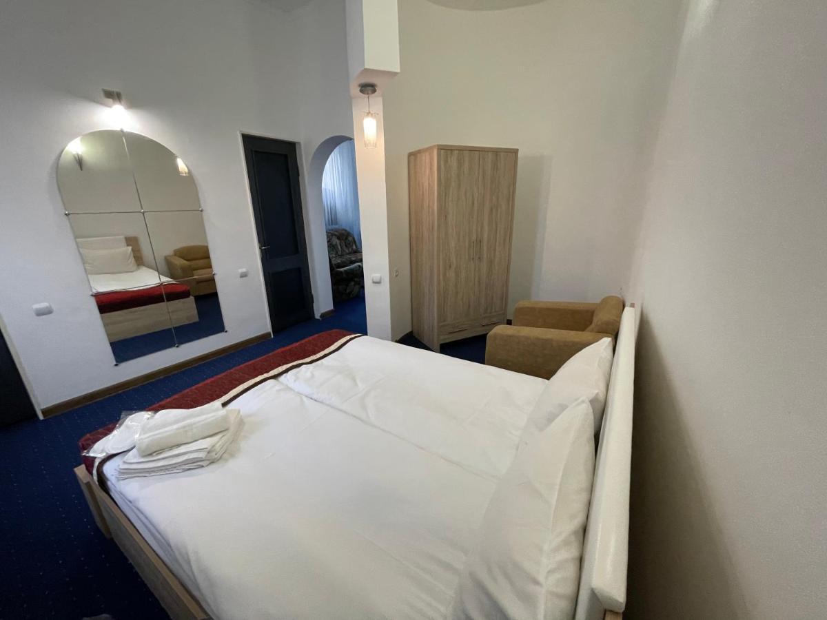 Hotel No Problem à Erévan Extérieur photo