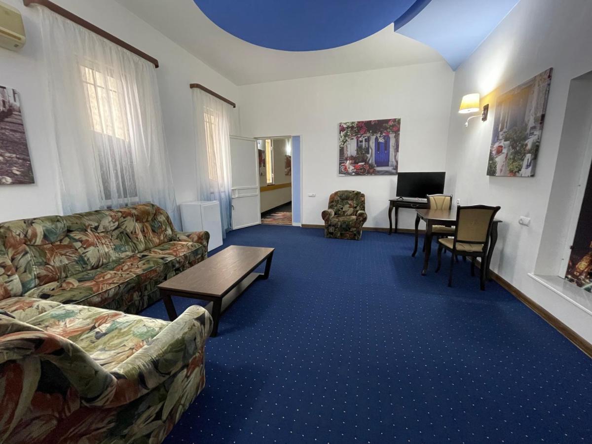 Hotel No Problem à Erévan Extérieur photo