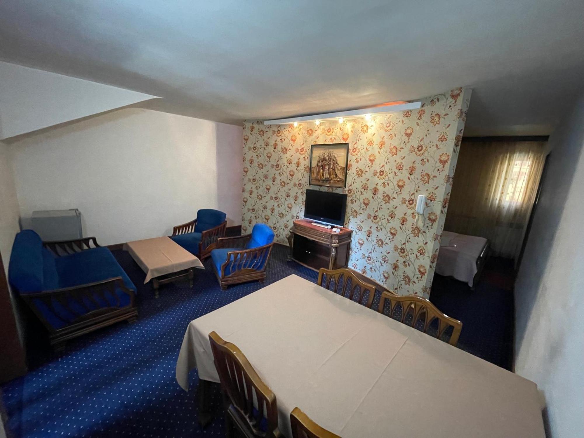 Hotel No Problem à Erévan Extérieur photo