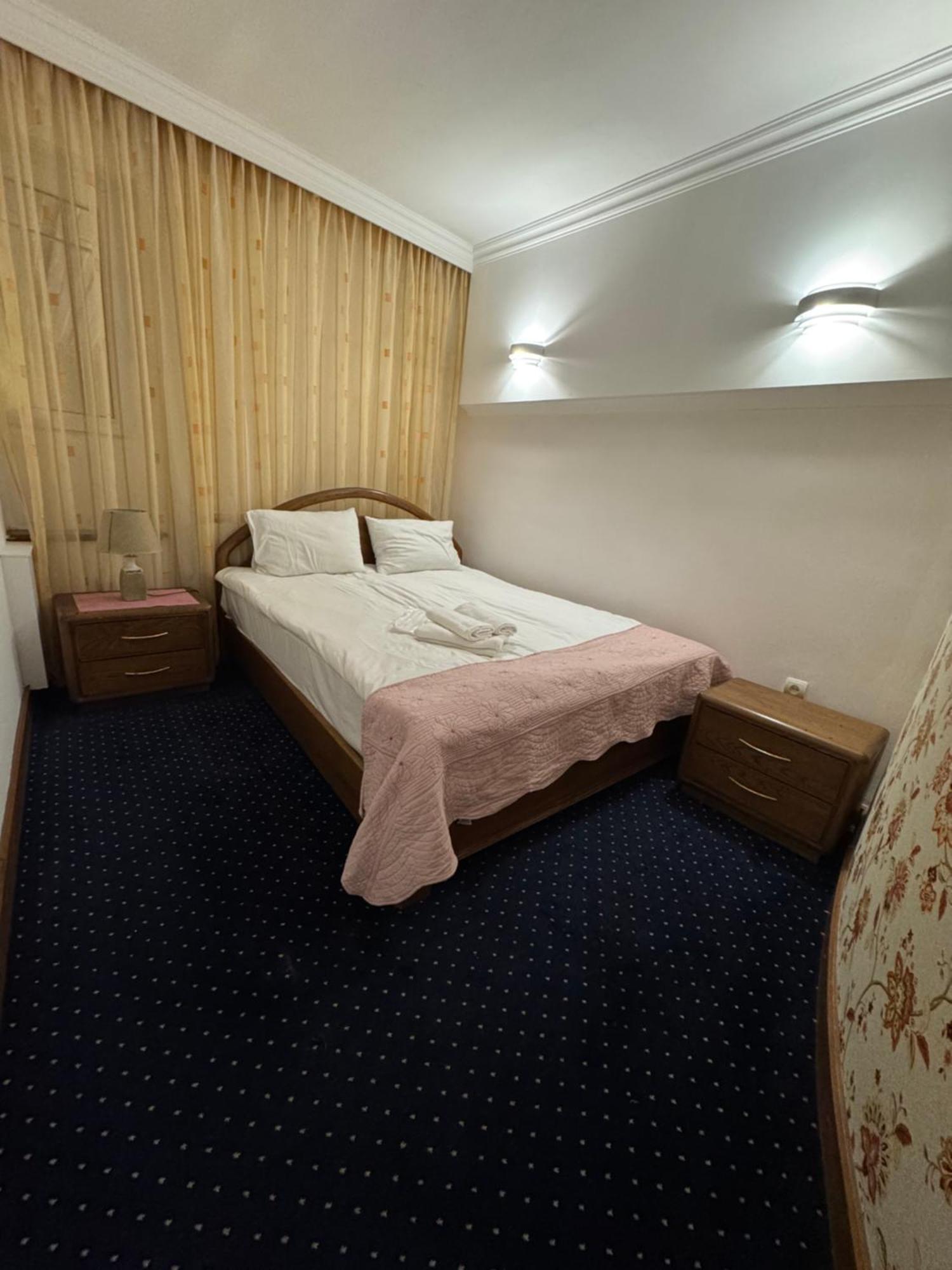 Hotel No Problem à Erévan Extérieur photo